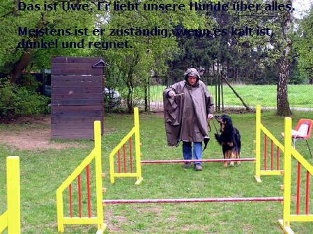 Das ist Uwe. Er liebt unsere Hunde �ber alles.

Meistens ist er zust�ndig, wenn es kalt ist,
dunkel und regnet.